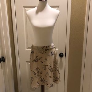 Cute Halo skirt in EUC